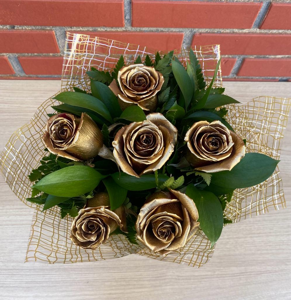 Tudo Dourado com 6 rosas